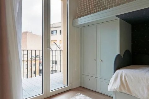 Apartamento en venta en Barcelona, España 3 dormitorios, No. 140948 - foto 28