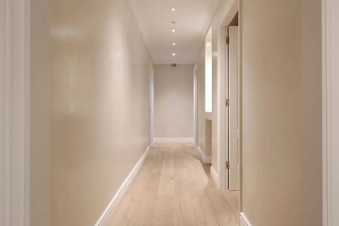 Apartamento en venta en Barcelona, España 3 dormitorios, No. 140948 - foto 19