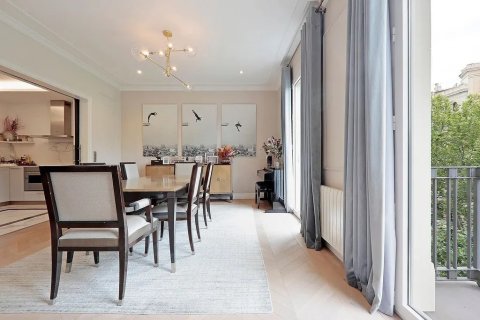 Apartamento en venta en Barcelona, España 3 dormitorios, No. 140948 - foto 10