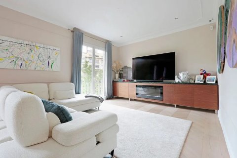 Apartamento en venta en Barcelona, España 3 dormitorios, No. 140948 - foto 5