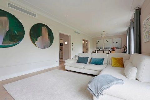 Apartamento en venta en Barcelona, España 3 dormitorios, No. 140948 - foto 2