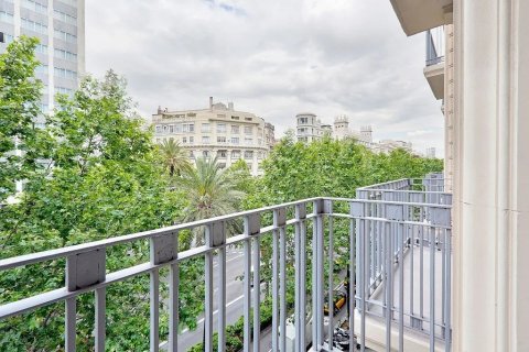Apartamento en venta en Barcelona, España 3 dormitorios, No. 140948 - foto 11