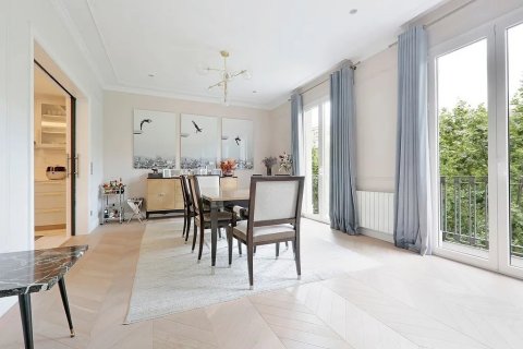 Apartamento en venta en Barcelona, España 3 dormitorios, No. 140948 - foto 7