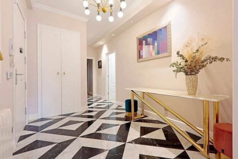 Apartamento en venta en Barcelona, España 3 dormitorios, No. 140948 - foto 18