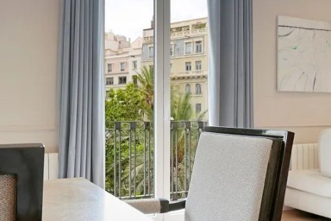 Apartamento en venta en Barcelona, España 3 dormitorios, No. 140948 - foto 9
