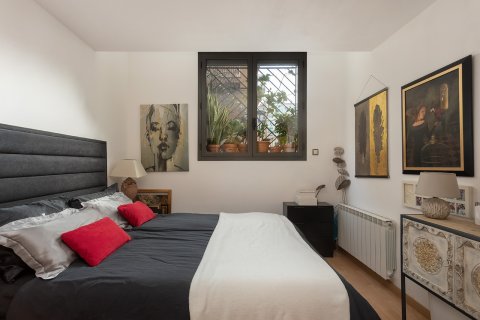 Apartamento en venta en Barcelona, España 3 dormitorios, No. 140949 - foto 15