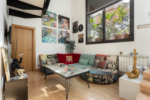 Apartamento en venta en Barcelona, España 3 dormitorios, No. 140949 - foto 7