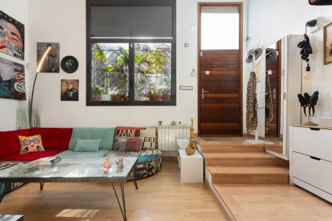 Apartamento en venta en Barcelona, España 3 dormitorios, No. 140949 - foto 10