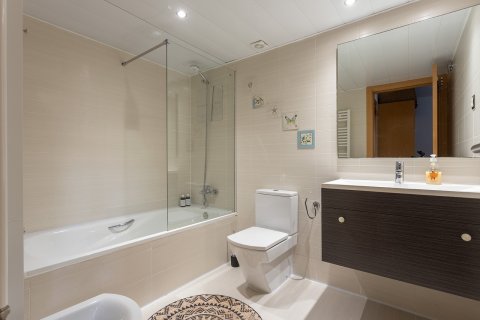 Apartamento en venta en Barcelona, España 3 dormitorios, No. 140949 - foto 18