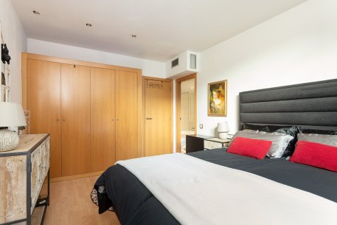 Apartamento en venta en Barcelona, España 3 dormitorios, No. 140949 - foto 16