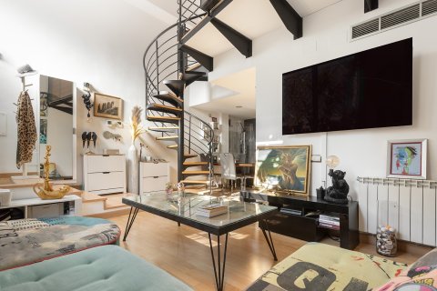 Apartamento en venta en Barcelona, España 3 dormitorios, No. 140949 - foto 9