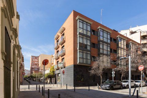 Apartamento en venta en Barcelona, España 3 dormitorios, No. 140949 - foto 2