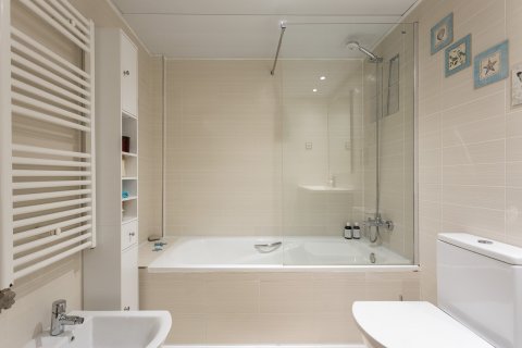 Apartamento en venta en Barcelona, España 3 dormitorios, No. 140949 - foto 20