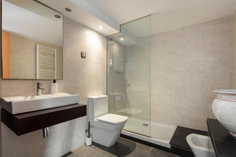 Apartamento en venta en Barcelona, España 3 dormitorios, No. 140949 - foto 28