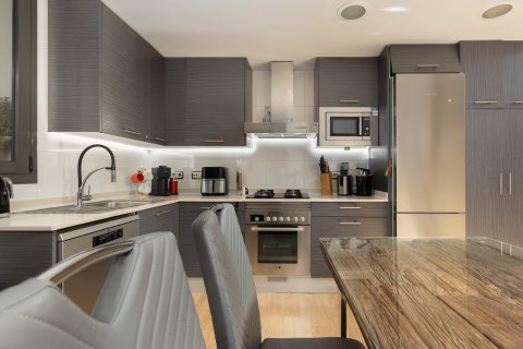 Apartamento en venta en Barcelona, España 3 dormitorios, No. 140949 - foto 11