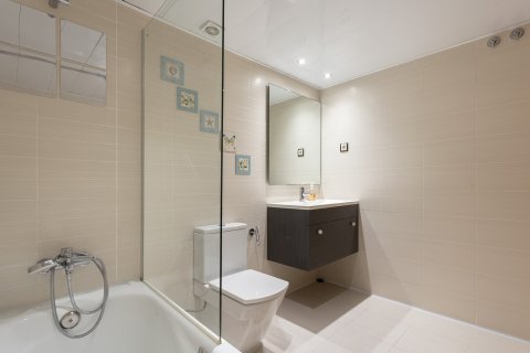 Apartamento en venta en Barcelona, España 3 dormitorios, No. 140949 - foto 19