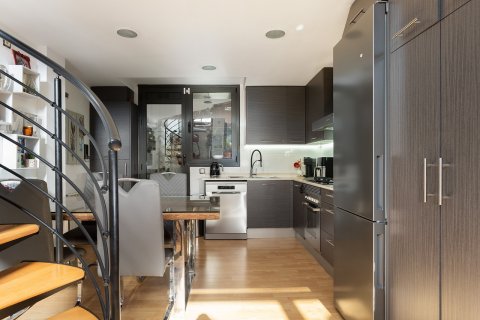 Apartamento en venta en Barcelona, España 3 dormitorios, No. 140949 - foto 12