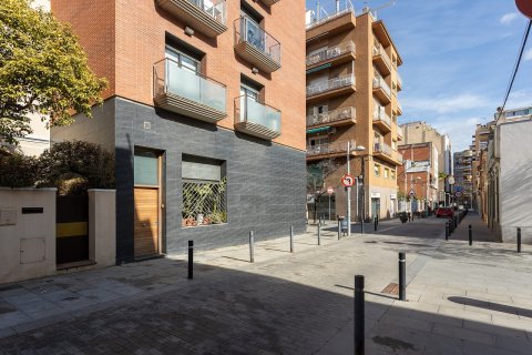 Apartamento en venta en Barcelona, España 3 dormitorios, No. 140949 - foto 3