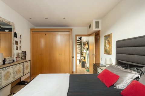 Apartamento en venta en Barcelona, España 3 dormitorios, No. 140949 - foto 21