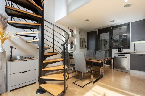 Apartamento en venta en Barcelona, España 3 dormitorios, No. 140949 - foto 22