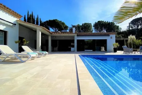 Сasa en venta en Santa Cristina d'Aro, Gerona, España 4 dormitorios, No. 140947 - foto 2