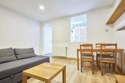 Apartment for sale in Barcelona, Spain 1 bedroom, 47 sq.m. No. 166960 - photo 3