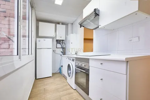 Apartment for sale in Barcelona, Spain 1 bedroom, 47 sq.m. No. 166960 - photo 5