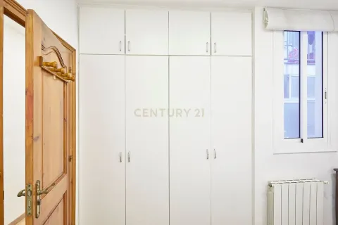 Apartment for sale in Barcelona, Spain 1 bedroom, 47 sq.m. No. 166960 - photo 17