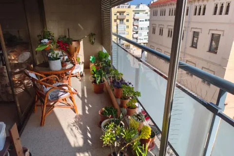 Wohnung in Vilanova i la Geltru, Barcelona, Spanien 4 Schlafzimmer, 98 m2 Nr. 166959