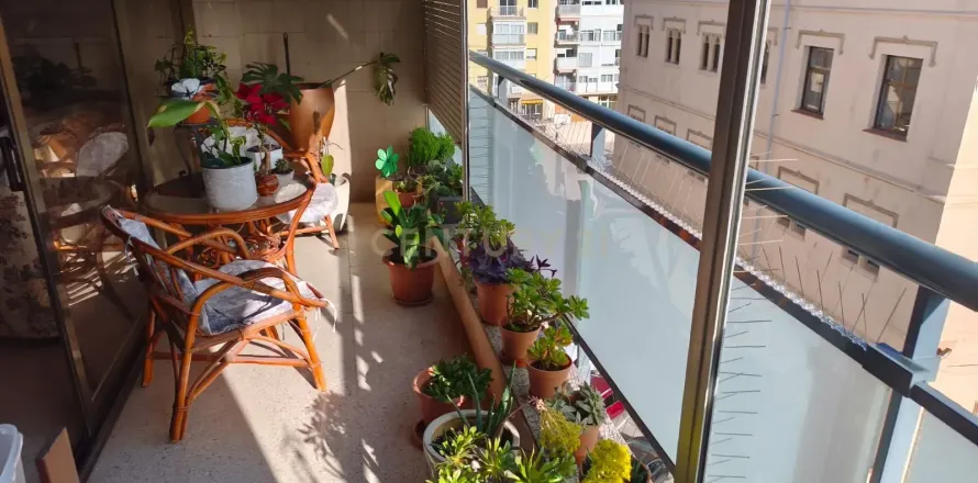 Wohnung in Vilanova i la Geltru, Barcelona, Spanien 4 Schlafzimmer, 98 m2 Nr. 166959