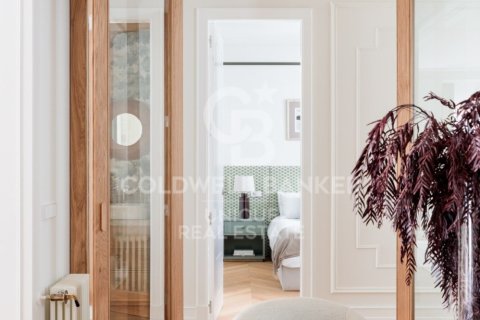 Apartment for sale in Madrid, Spain 3 bedrooms, 230 sq.m. No. 178883 - photo 25
