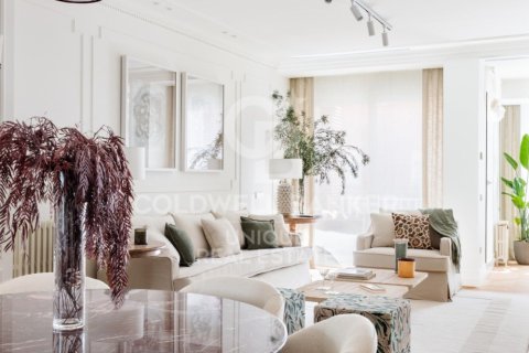Apartment for sale in Madrid, Spain 3 bedrooms, 230 sq.m. No. 178883 - photo 16