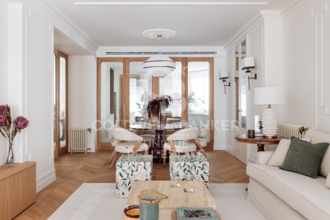 Apartment for sale in Madrid, Spain 3 bedrooms, 230 sq.m. No. 178883 - photo 6