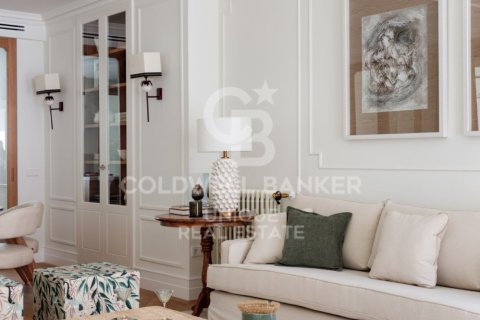 Apartment for sale in Madrid, Spain 3 bedrooms, 230 sq.m. No. 178883 - photo 8