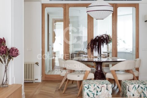 Apartment for sale in Madrid, Spain 3 bedrooms, 230 sq.m. No. 178883 - photo 11