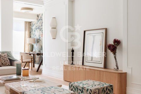 Apartment for sale in Madrid, Spain 3 bedrooms, 230 sq.m. No. 178883 - photo 3