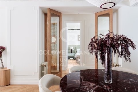 Apartment for sale in Madrid, Spain 3 bedrooms, 230 sq.m. No. 178883 - photo 21