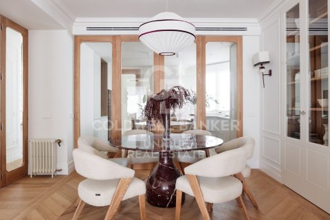 Apartment for sale in Madrid, Spain 3 bedrooms, 230 sq.m. No. 178883 - photo 18