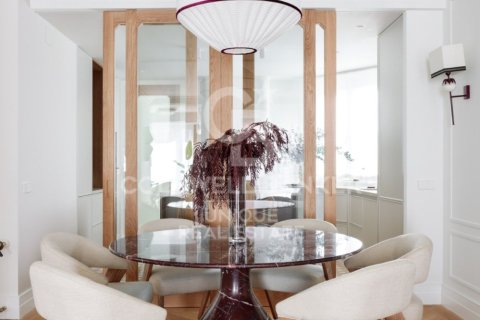Apartment for sale in Madrid, Spain 3 bedrooms, 230 sq.m. No. 178883 - photo 19