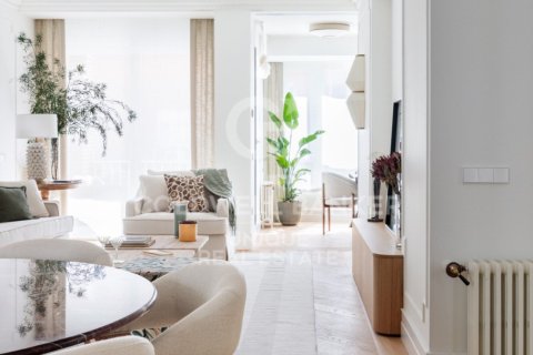 Apartment for sale in Madrid, Spain 3 bedrooms, 230 sq.m. No. 178883 - photo 13