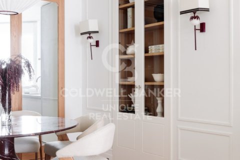 Apartment for sale in Madrid, Spain 3 bedrooms, 230 sq.m. No. 178883 - photo 12