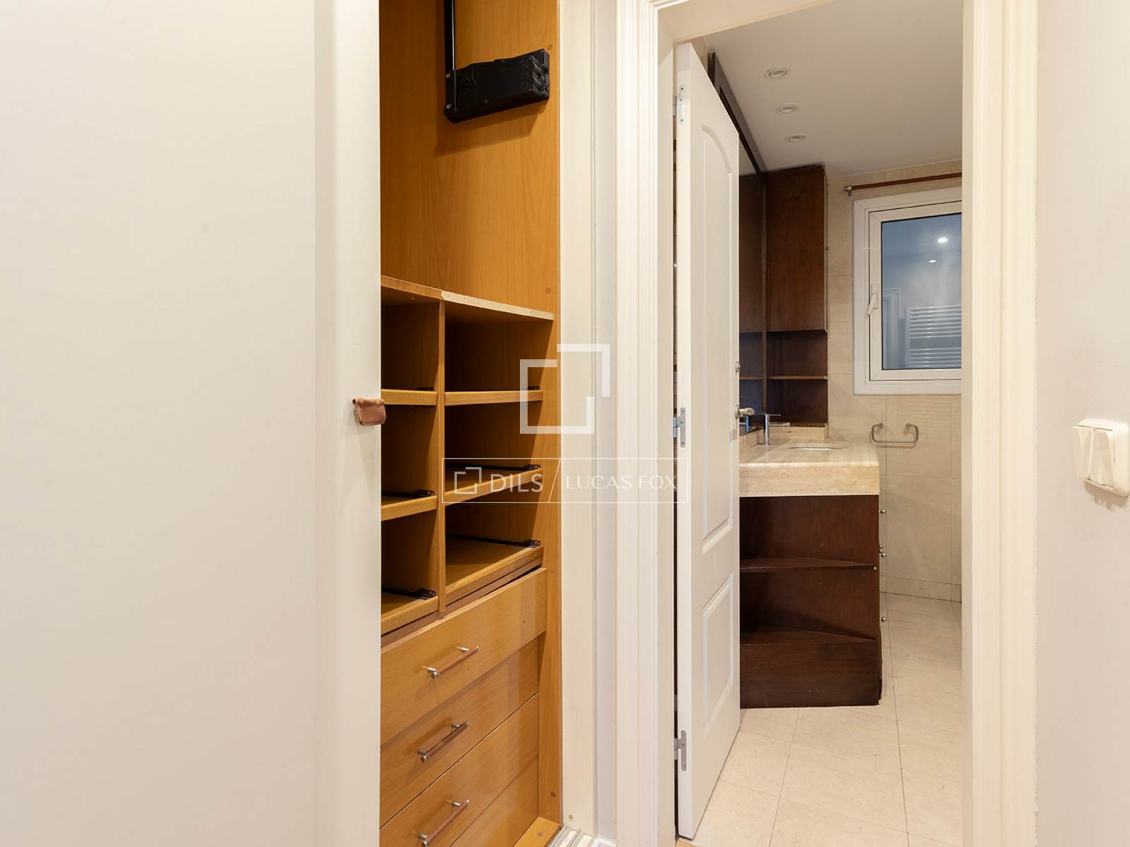 Dzīvoklis Barcelona, Spānijā 4 istabas, 130 m2 Nr. 150558