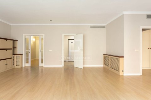 Apartment à vendre à Barcelona, Espagne, 4 chambres, 130 m2 No. 150558 - photo 2