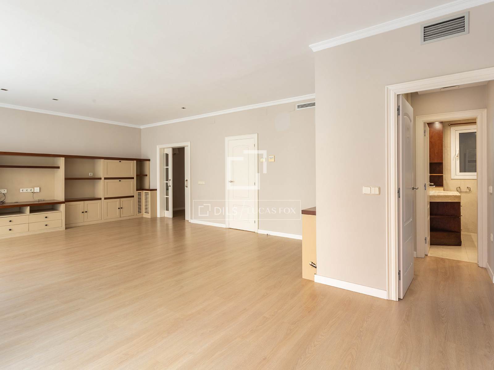 Dzīvoklis Barcelona, Spānijā 4 istabas, 130 m2 Nr. 150558