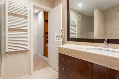 Apartment à vendre à Barcelona, Espagne, 4 chambres, 130 m2 No. 150558 - photo 28