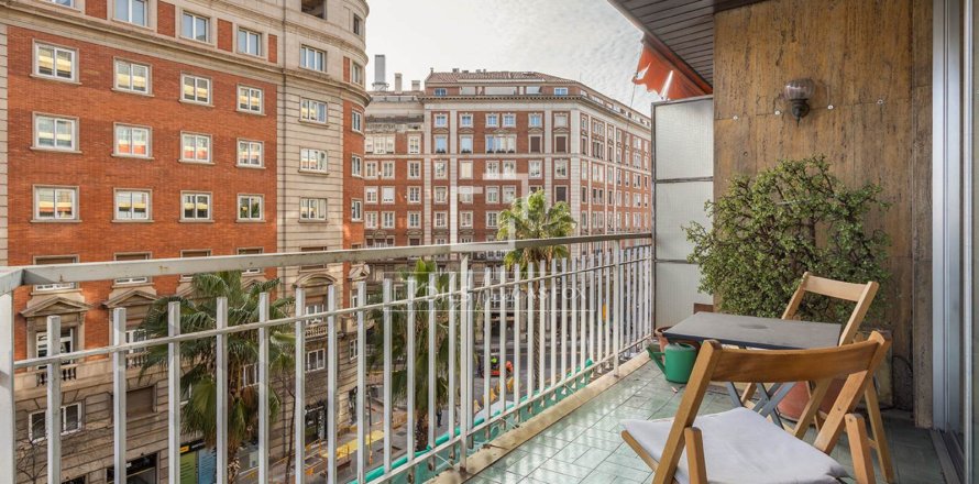 Dzīvoklis Barcelona, Spānijā 5 istabas, 190 m2 Nr. 150556