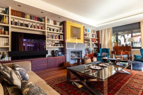 Villa for sale in Valldoreix, Barcelona, Spain 7 bedrooms, 734 sq.m. No. 150557 - photo 11