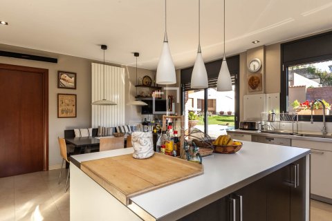 Villa for sale in Valldoreix, Barcelona, Spain 7 bedrooms, 734 sq.m. No. 150557 - photo 17