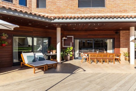 Villa for sale in Valldoreix, Barcelona, Spain 7 bedrooms, 734 sq.m. No. 150557 - photo 22