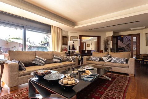 Villa for sale in Valldoreix, Barcelona, Spain 7 bedrooms, 734 sq.m. No. 150557 - photo 3